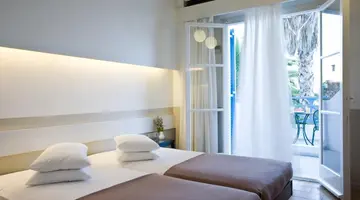 KAMARI BEACH JTR