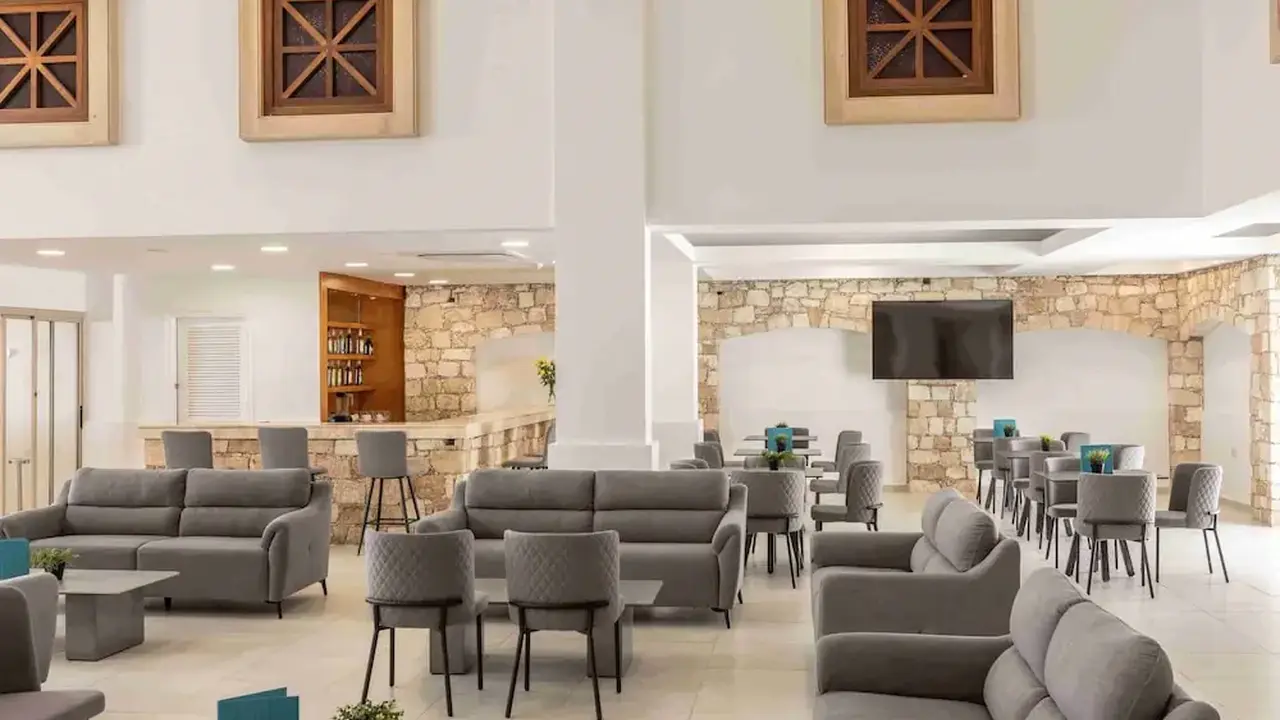 Kapetanios Aqua Resort