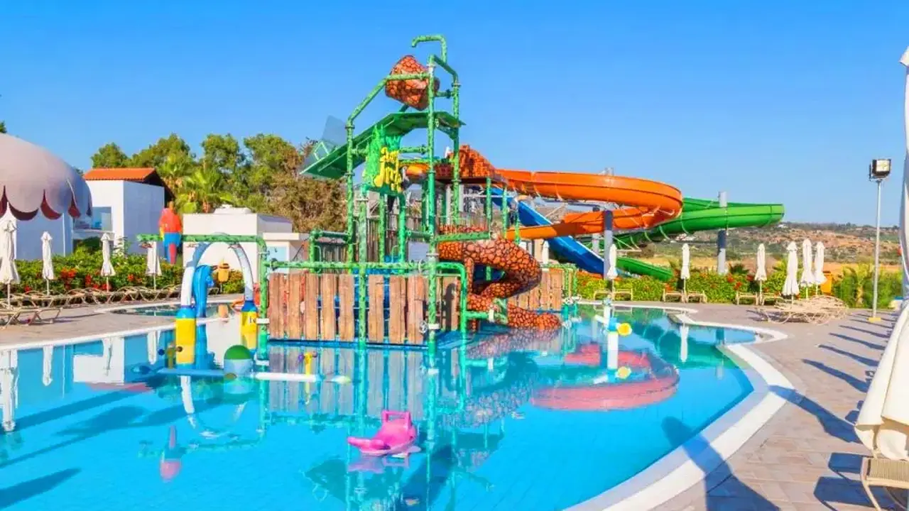 Kapetanios Aqua Resort