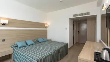 KAPETANIOS BAY HOTEL