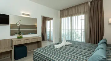 Kapetanios Bay Hotel