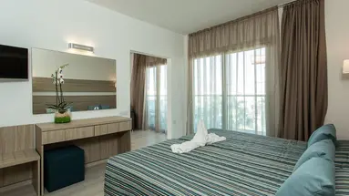 Kapetanios Bay Hotel