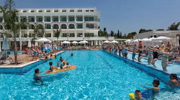 Karmir Resort & Spa