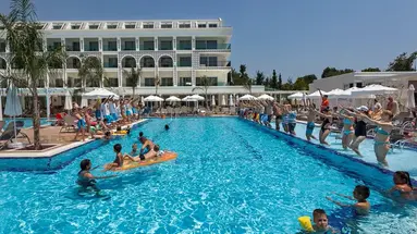 Karmir Resort & Spa