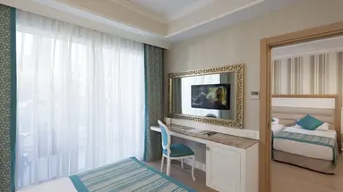 Karmir Resort & Spa