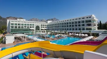 Karmir Resort & Spa