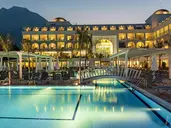 Karmir Resort & Spa