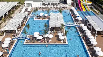 Karmir Resort & Spa