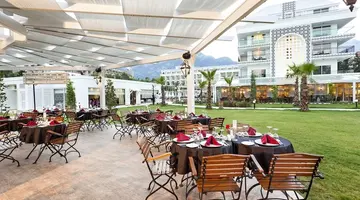 Karmir Resort & Spa
