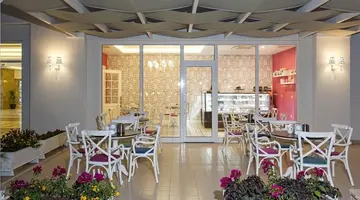 Karmir Resort & Spa
