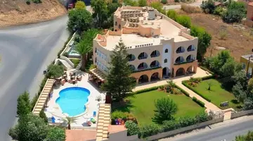 KARTEROS HOTEL