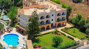 KARTEROS HOTEL