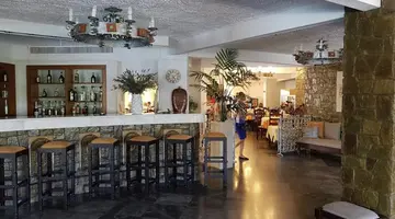 KARTEROS HOTEL