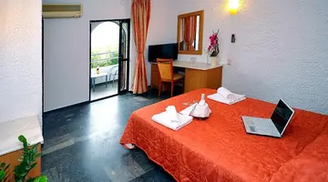 KARTEROS HOTEL