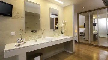 KASSANDRA PALACE