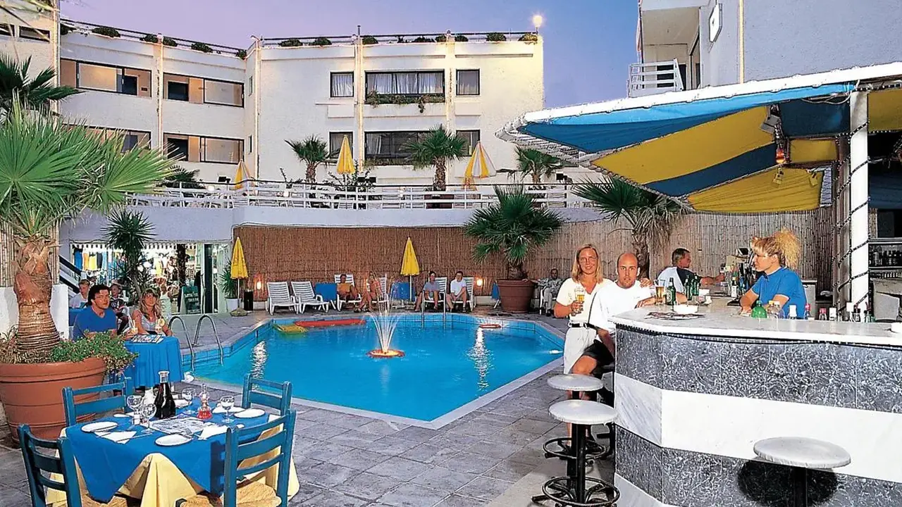 KASSAVETIS CENTER-HOTEL STUDIOS & APTS