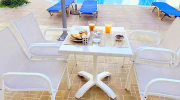 KASSAVETIS CENTER-HOTEL STUDIOS & APTS