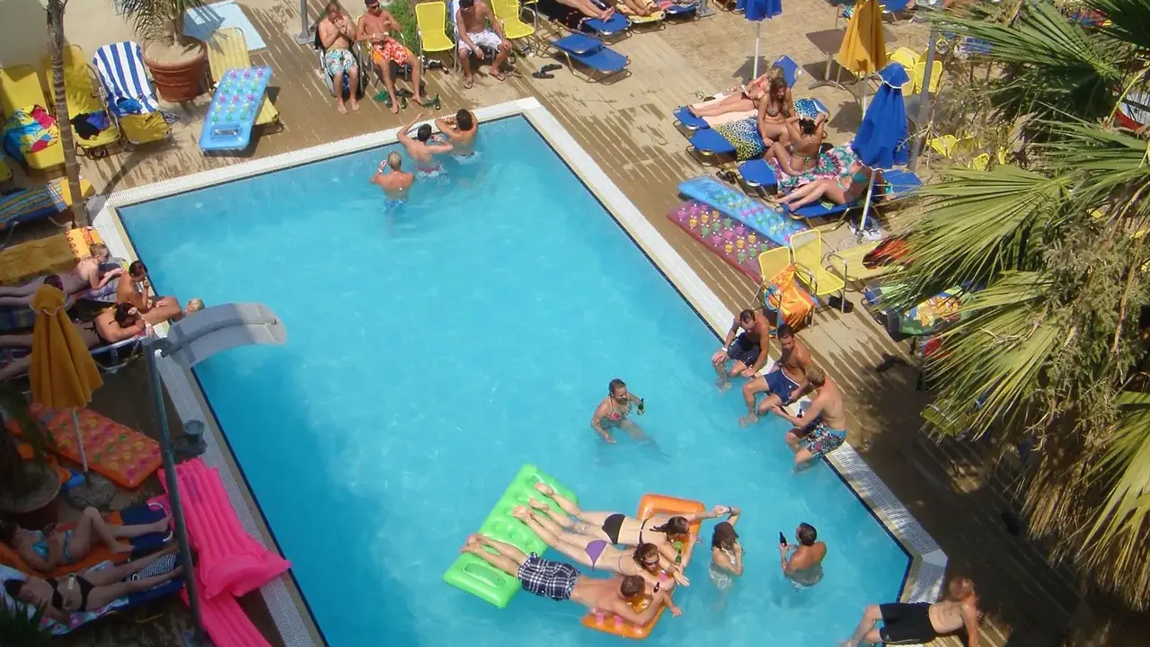 KASSAVETIS CENTER-HOTEL STUDIOS & APTS