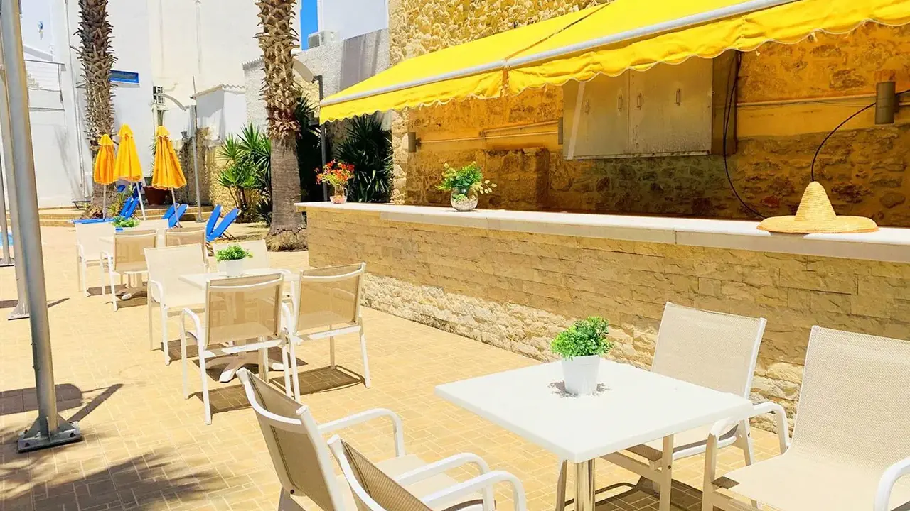 KASSAVETIS CENTER-HOTEL STUDIOS & APTS