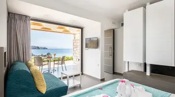 Kavos Hotel