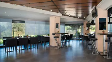 Kavos Plaza