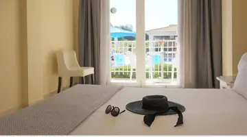 Kavos Plaza