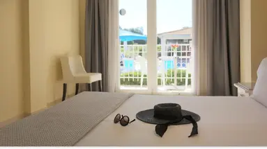 Kavos Plaza