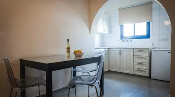 Kefalos Damon Hotel Apts