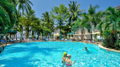 Kenijskie trio+ Travellers Beach Hotel & Club