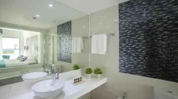 King Evelthon Beach Hotel & Resort