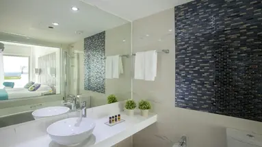 King Evelthon Beach Hotel & Resort