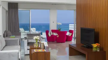 King Evelthon Beach Hotel & Resort