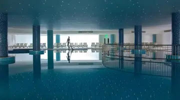KING EVELTHON BEACH HOTEL & RESORT