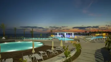 King Evelthon Beach Hotel & Resort