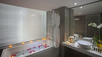 King Evelthon Beach Hotel & Resort