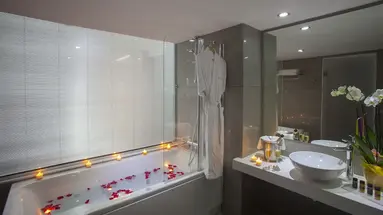 King Evelthon Beach Hotel & Resort