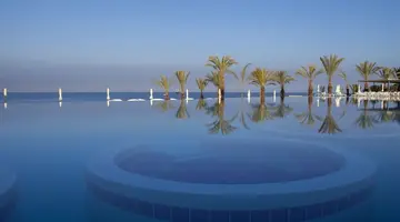 King Evelthon Beach Hotel & Resort