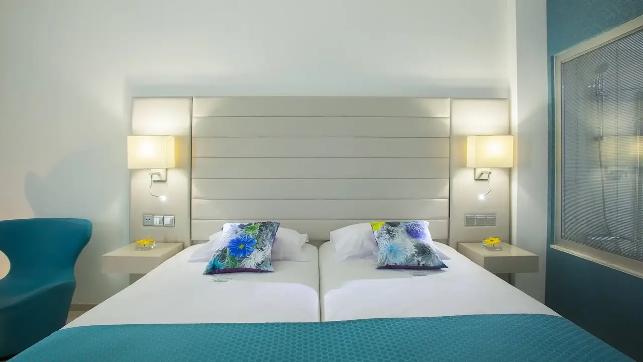 KING EVELTHON BEACH HOTEL & RESORT