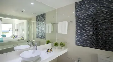 King Evelthon Beach Hotel & Resort
