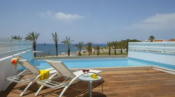 King Evelthon Beach Hotel & Resort