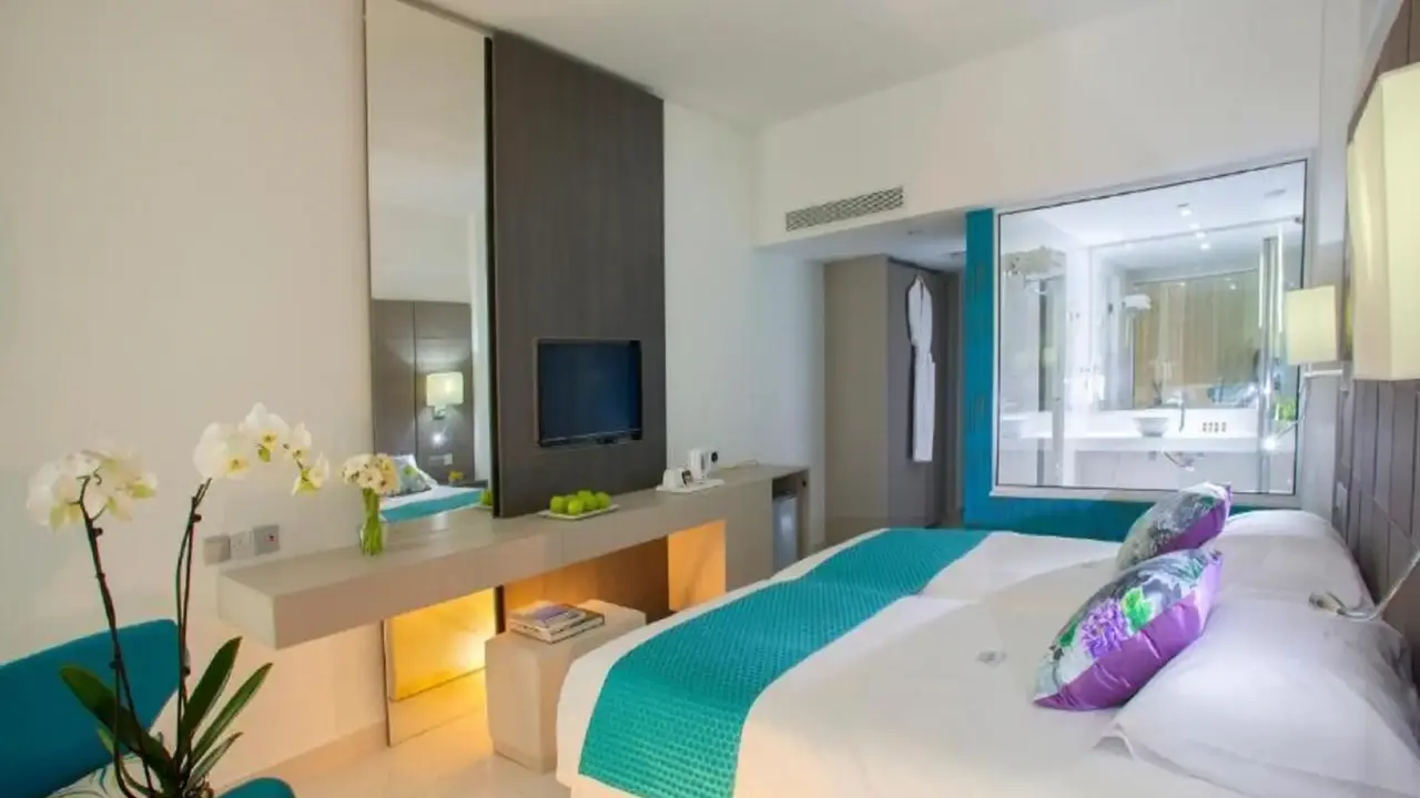 KING EVELTHON BEACH HOTEL & RESORT