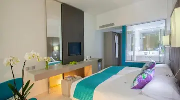 KING EVELTHON BEACH HOTEL & RESORT