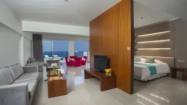 King Evelthon Beach Hotel & Resort
