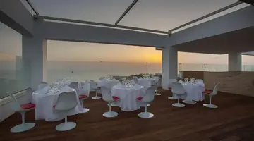 King Evelthon Beach Hotel & Resort