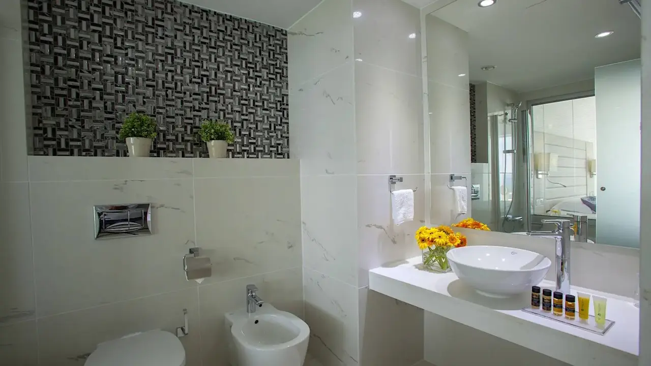 KING EVELTHON BEACH HOTEL & RESORT