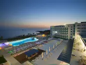 KING EVELTHON BEACH HOTEL & RESORT