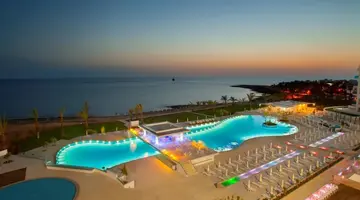 KING EVELTHON BEACH HOTEL & RESORT