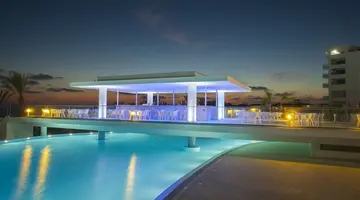 KING EVELTHON BEACH HOTEL & RESORT