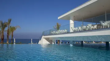 King Evelthon Beach Hotel & Resort