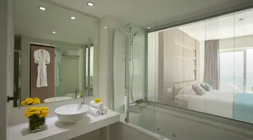 King Evelthon Beach Hotel & Resort